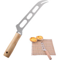 Couteau à fromage à manche en bois - un couteau à fromage qui peut couper différents types de fromages.