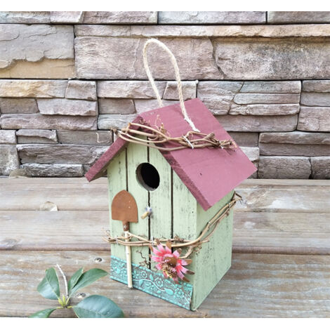 Décorations en bois et formes de nichoirs Des costumes durables, respectueux de l'environnement et utiles (1/5)