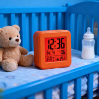 4er Set LED Digitalwecker mit manueller Zeiteinstellung, Temperatur- und Datumsanzeige, Leistungsstarker Alarm, Snooze-Funktion, Schnelle Installation für Zuhause und Büro, Orange
