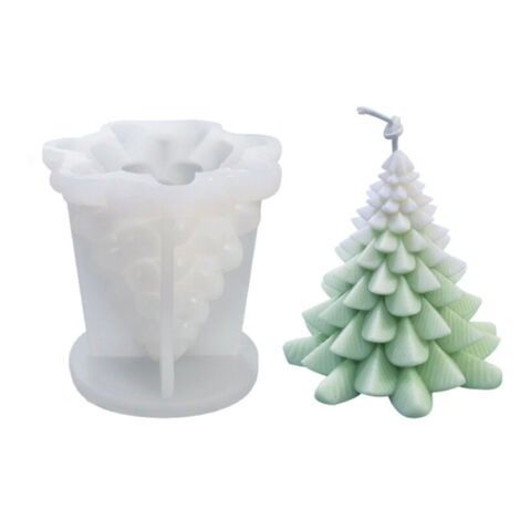 Eine selbstgemachte Silikon-Kerzenform in Form eines Weihnachtsbaums, ideal zur Herstellung von Seifen, Kuchendekorationen, Weihnachtsbasteleien und anderen Artikeln. (1/4)