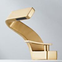 Matte gold washbasin tap, single-handle waterfall mixer tap for a modern and elegant bathroom