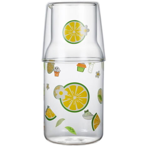 Un ensemble de bouteilles d'eau froide individuelles, de carafes d'eau, de tasses à eau, de théières glacées et de carafes à jus en verre borosilicate. (1/5)