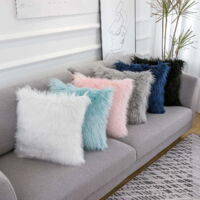 Lot de 2 housses de coussin décoratives gris clair, moelleuses et duveteuses, style mérinos, neuves, de la nouvelle collection de luxe. Housses de coussin carrées et duveteuses de 40 x 40 cm.