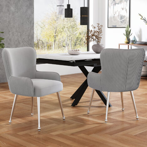 Chaises de salon en métal argenté, ensemble de 2 pièces. Design luxueux. Conçues pour être utilisées dans les salons et les chambres à coucher. Chaises dotées de quatre pieds métalliques en argent. (1/5)