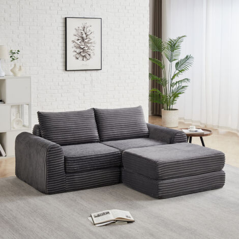 Canapé convertible en lit deux-en-un, conçu en tissu corduroy. Il comprend deux oreillers. Les accoudoirs sont de style incurvé. Il y a également un tabouret amovible. C’est un canapé modulaire (1/5)