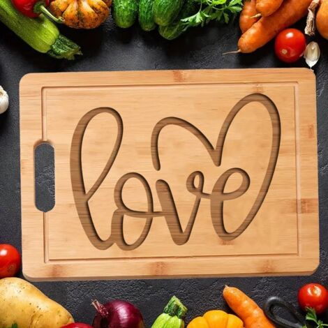 Planche à découper "LOVE" pour elle – Cadeau personnalisé en bambou (1/5)