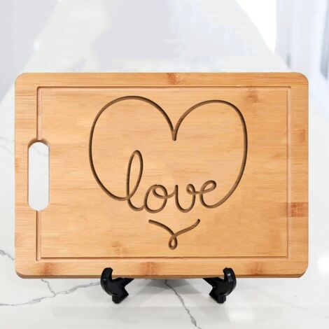 Planche à découper "LOVE" bambou – Cadeau romantique personnalisé (1/5)