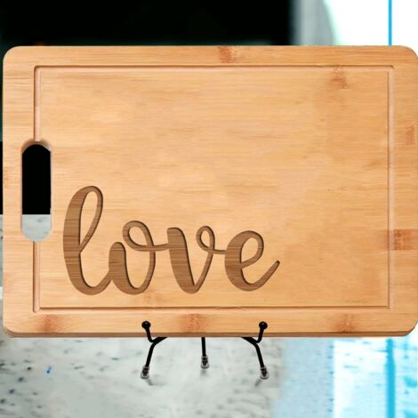 Planche à découper "LOVE" gravé – Cadeau amoureux en bambou (1/5)