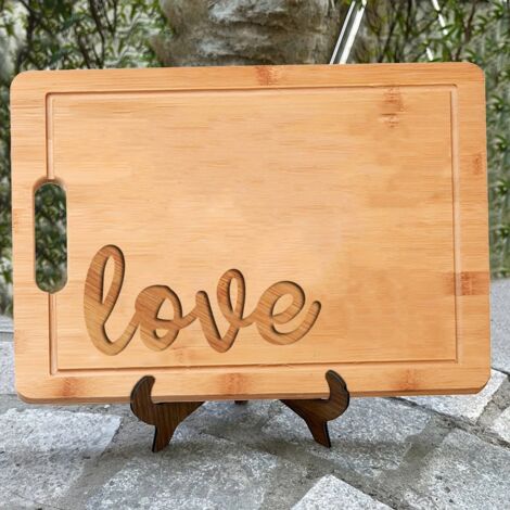 Planche à découper "LOVE" gravé – Cadeau personnalisé pour foyer (1/5)