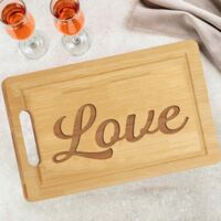 Planche en bambou "LOVE" et prénoms – Cadeau unique pour mariés