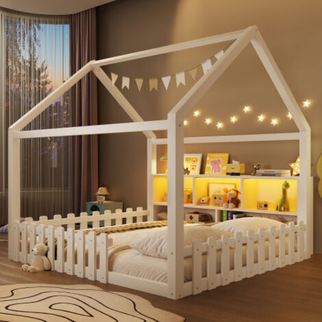 Lit cabane 140x190 cm en bois blanc avec LED et étagères de rangement, lit enfant avec sommier à lattes