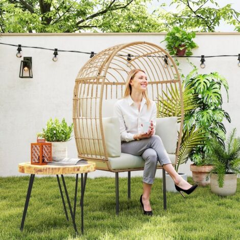 Poltrona da esterno in rattan sintetico beige con cuscini removibili, struttura in acciaio, 95x80x155 cm (1/5)