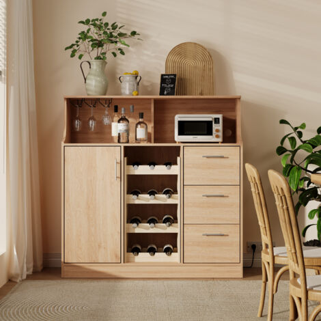 Credenza bar in MDF naturale e bianco 120x40x121 cm con portabottiglie, portabicchieri, LED, presa integrata e cassetti