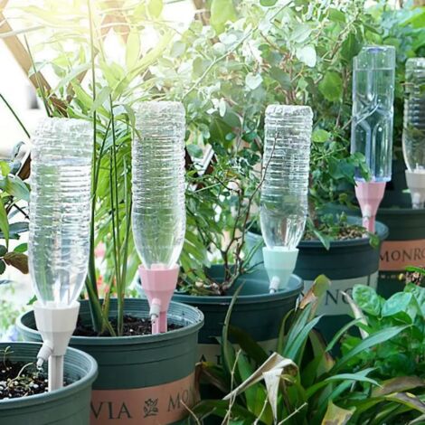 Système d'irrigation goutte à goutte réglable (beige) en 3 pièces avec arrosage automatique pour plantes d'intérieur et d'extérieur en pot.