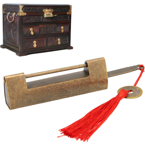 Candado antiguo horizontal de bronce con motivo de pez para cajas, dimensiones 9,6 x 3,2 cm con llave y distancia entre orificios de 5,9 cm. (1/5)