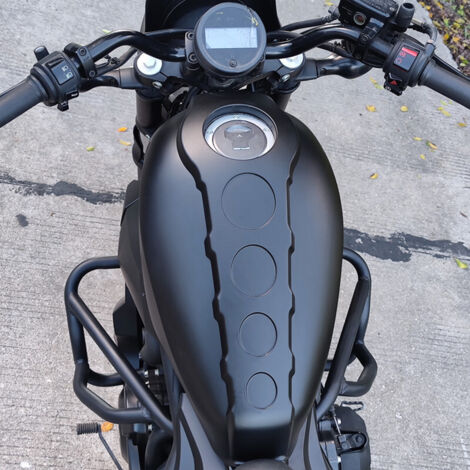 Convient pour la modification du couvercle du réservoir de carburant des motos Honda CM300/500 et Rebel CM500. Coque de protection extérieure pour le réservoir de carburant.