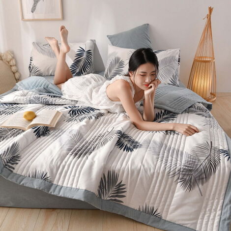 Cooling quilt, summer light quilt, thin, washable, soft and comfortable, lightweight, breathable and heat-regulating, suitable for bedroom naps and travel (150x200cm) Gray (1/3)