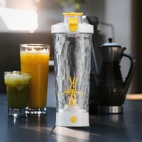 Electric automatic blending cup, protein powder blending cup, portable sports cup, lightweight large-capacity cup (white)