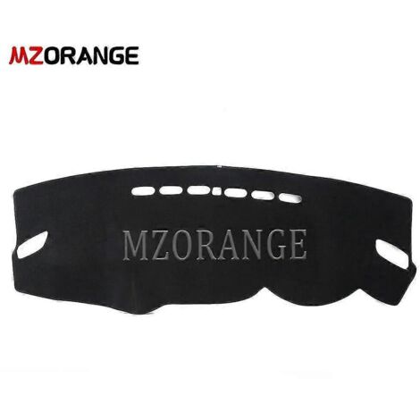 Tapis de tableau de bord antidérapant pour Mitsubishi Outlander 2013-2020 (conduite à droite) - Protection solaire - Accessoires auto (1/5)