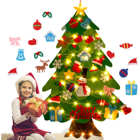 Selbstgemachter Weihnachtsbaum aus Filz mit Dekorationen und Lichtern – Weicher und kreativer Weihnachtsbaum (1/5)