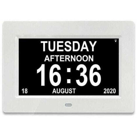 Une horloge calendrier numérique adaptée aux personnes atteintes d'Alzheimer et aux personnes âgées, affichant la date, le jour de la semaine et l'heure (blanche). (1/2)