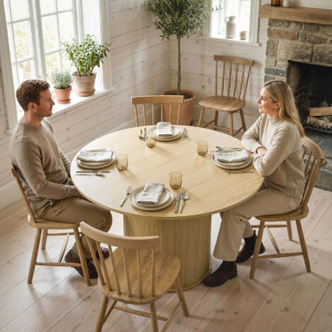 Table à manger ronde pour 5 personnes, Ø 120 x 76 cm, table de cuisine avec base cylindrique cannelée, bois naturel