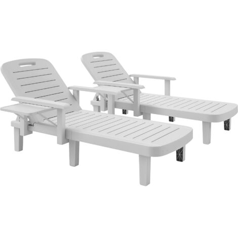 Set di 2 lettini prendisole da giardino regolabili con tavolino laterale e braccioli, in polipropilene, 79x158x88 cm, bianchi. (1/5)