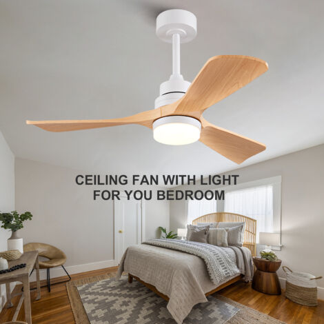 Ventilateur plafond 42 pouces 3 pales bois naturel lumière télécommande. Moteur DC réversible silencieux fonction mémoire style ferme.