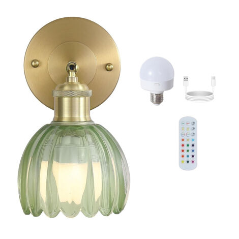 Aplique de pared de estilo retro con pantalla ajustable de latón y cristal, equipado con interruptor apto para mesita de noche, dormitorio o recibidor. Modelo recargable RGB verde.