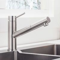 ONECE Grifo Cocina Extraible, Grifos Cocina con Ducha Extensible de Fregadero Giratorio 150 °, Mezclador Monomando Acero Inoxidable 304, Agua Fría y Caliente, Aireador Extraíble, Ahorro de Agua