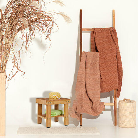 Relaxdays Badhocker aus Bambus, Sitzhocker mit extra Ablageflche, HxBxT:  26 x 27 x 22,5 cm, Stauraum Flur & Bad, natur