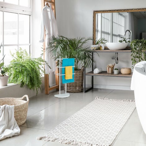 Relaxdays Piantana Portasciugamani, Autoportante, 3 Bracci in Ferro, HLP: 83x39x18 cm, Appendi Asciugamani Bagno, Bianco