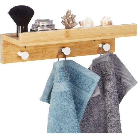Estantes de madera rústicos del soporte de la toalla del baño