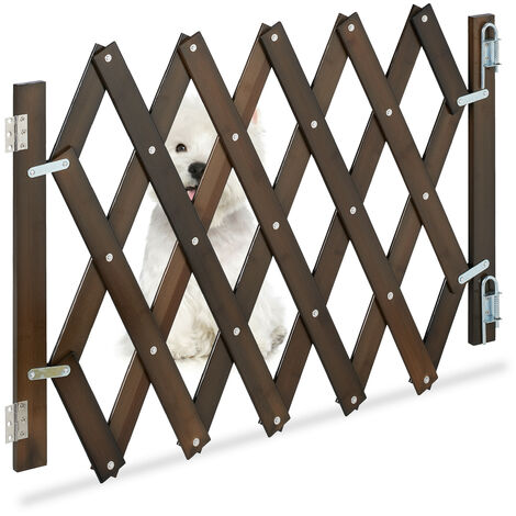 Expandable safety outlet gate