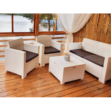 Bica – Salon de jardin en polypropylène effet rattan – Ensemble 2 fauteuils et 1 canapé 2 places – Table rectangulaire avec coussins – Résistant aux UV