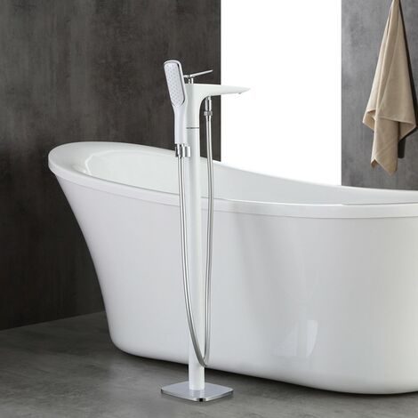 Anspruchsvolle bodenmontierte Wannenarmatur aus massivem Messing und