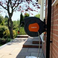 Enrouleur Tuyau Arrosage Mural 30m - Rétractable Auto, Lance 9 Fonctions, Support Pivotant