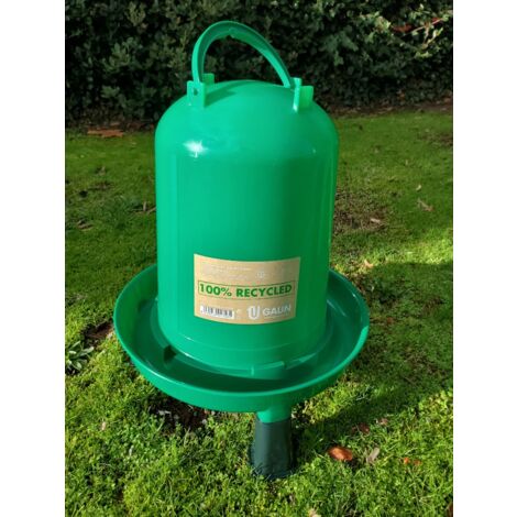 Abreuvoir pour volailles à pieds en plastique recyclé 8l – Monté sur trois pieds – Conception durable pour un approvisionnement en eau optimal – Gaun - ECO 8 L