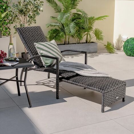 Outdoor Rattan Lounge Chair 5-Level Adjustable Chaise Lounger Wicker Recliner