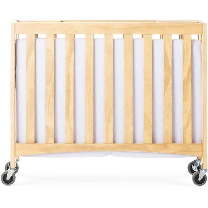 Lit de bébé pliant compact en bois Travel Sleeper® avec matelas en mousse  de 2 et roulettes surdimensionnées, naturel 