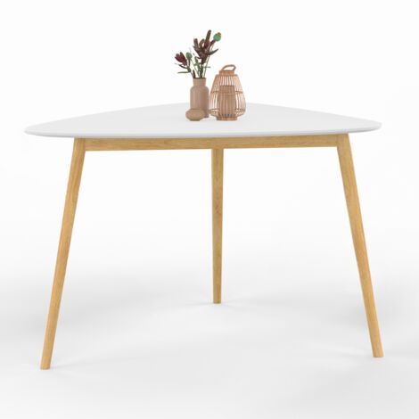 Idmarket – Table de salle à manger triangulaire 4-6 personnes – Plateau blanc MDF – Pieds en bois de pin – Longueur 110 cm – Style scandinave