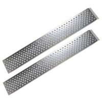 Idmarket – Lot de 2 rampes de chargement en acier galvanisé – Longueur 160 cm – Charge max 400 kg – Largeur 22.5 cm – Dessins anti-dérapants