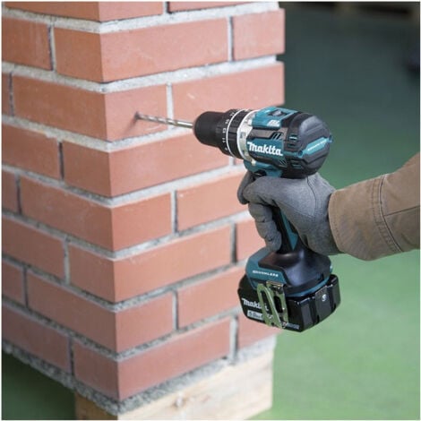 Perceuse visseuse à percussion 18 V Ø 13 mm MAKITA - avec 2 batteries 18V 5.0Ah - chargeur - MakPac - DHP484RTJ