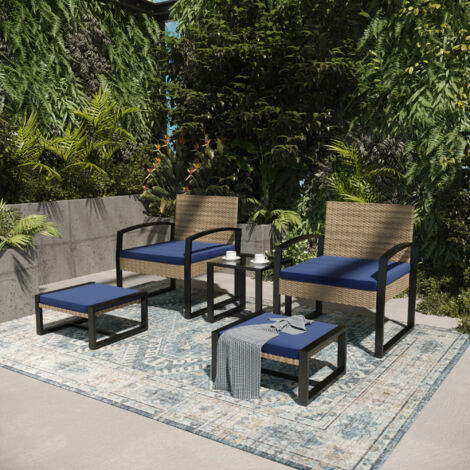 Salon de jardin 5 pièces Calvello avec table 2 chaises 2 repose-pieds aspect rotin bleu marine noir casa.pro (1/5)