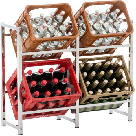 Étagère en métal avec caisses en bois et différents articles ménagers