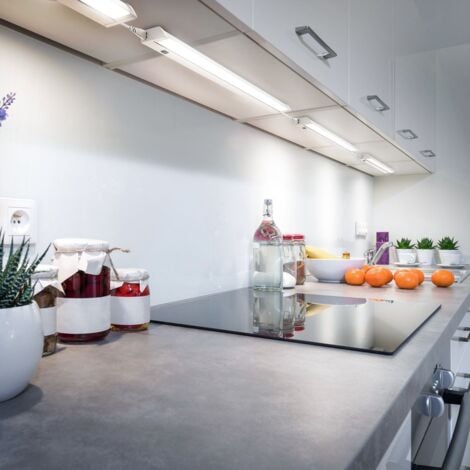 B.K.Licht Réglette LED orientable pour cuisine, plan de travail ou atelier, Longueur 55cm, Platine LED 8W intégrée, 450Lm, lumière chaude ou froide réglable (2700/4000K), blanc