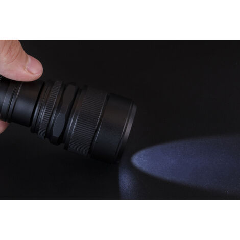 Torcia LED Ricaricabile EverBrite – Penna Zoomabile In Alluminio, Impermeabile (Nera O Grigia)