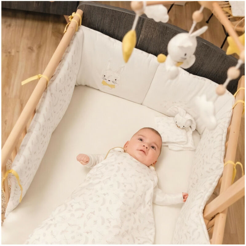 Beeloom - Mobile Montessori pour berceau de bébé en feutre et bois, motif  nuages et arc-en