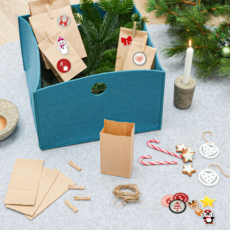 24 paper bags in 3 sizes - plus stickers, wooden clips and 10 metres of  garland