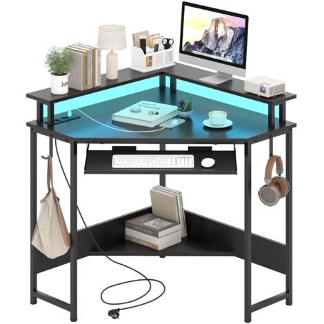 COSTWAY Scrivania per Computer, Scrivania Gaming Triangolare con Stazione di Ricarica, LED, Vassoio per Tastiera e Supporto per Monitor, 80 x 80 x 88 cm, Desk Salvaspazio con Ganci e Scaffale (Nero) (1/5)